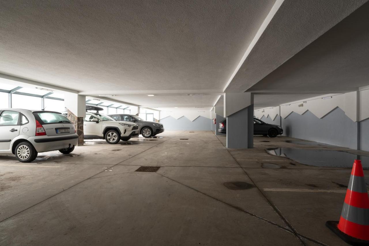 YOLOJ sk - Garage parking Lejlighed Demänovská Dolina Eksteriør billede